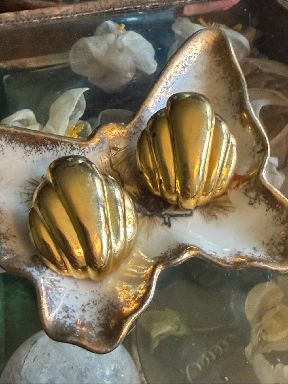 Vintage hallmarked gold tone textured earrings